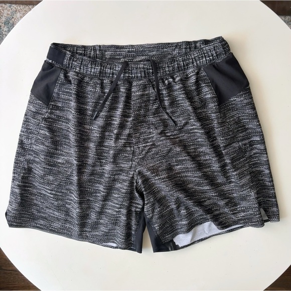 Lululemon Men’s 6” Surge Short Size Large Black White Lined - Picture 1 of 10
